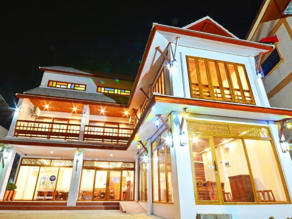 The Indigo House Phrae Hotel Bagian luar foto