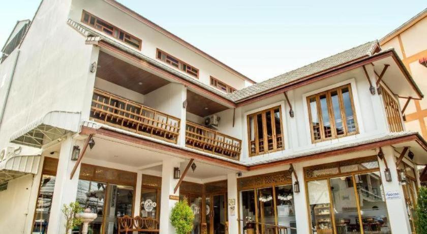 The Indigo House Phrae Hotel Bagian luar foto