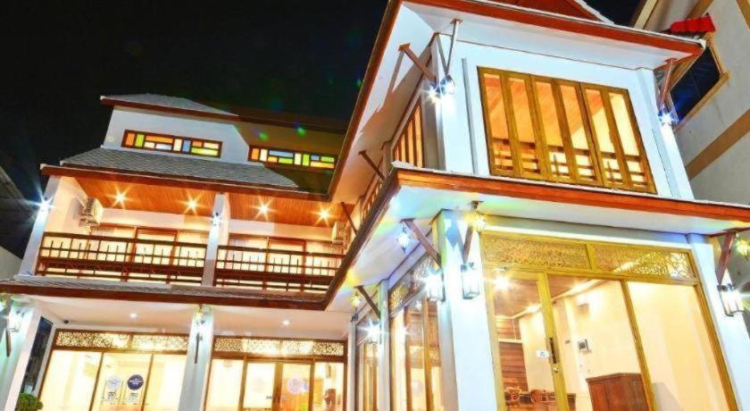 The Indigo House Phrae Hotel Bagian luar foto